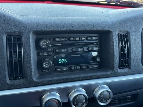 Used 2004 Chevrolet SSR w/ Preferred Equipment Group image 3