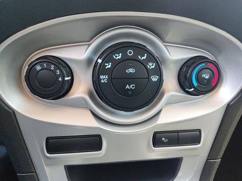 Used 2015 Ford Fiesta SE FWD image 19
