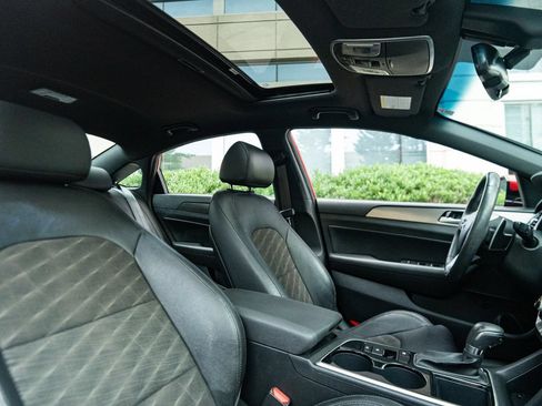 Used 2019 Hyundai Sonata Sport w/ Tech Package 03 FWD image 9