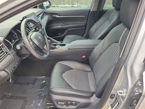 Used 2023 Toyota Camry SE image 12