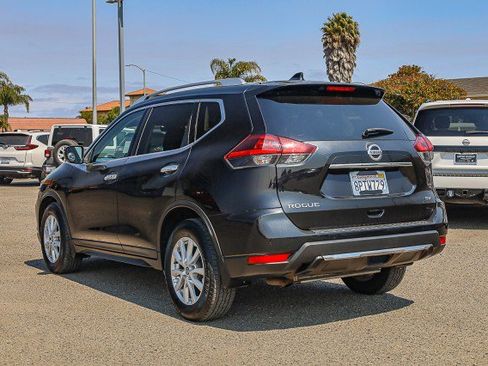 Used 2018 Nissan Rogue SV image 6