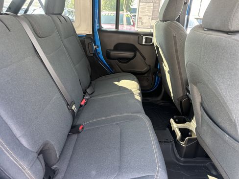 Used 2024 Jeep Wrangler Willys image 14