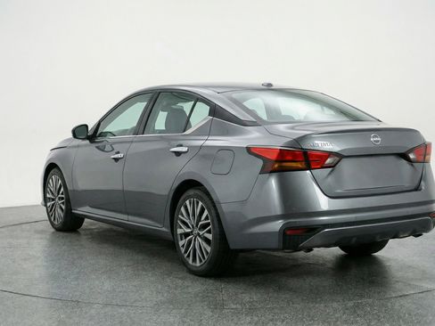 Used 2025 Nissan Altima 2.5 SV image 6