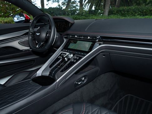 Used 2024 Aston Martin DB12 Coupe image 15