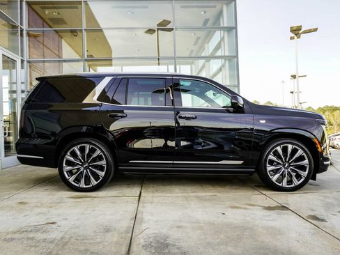 Used 2026 Cadillac Escalade Luxury w/ Touring Package AWD/4WD image 6