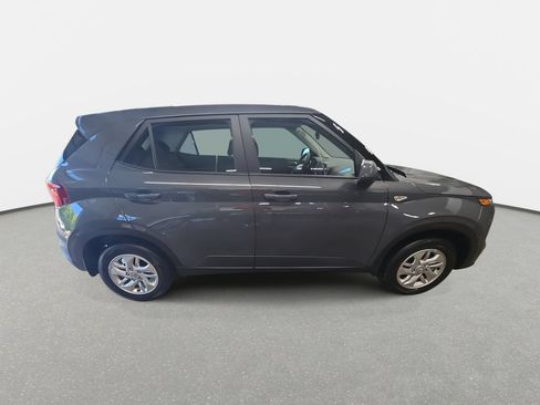 New 2026 Hyundai Venue SE FWD image 4