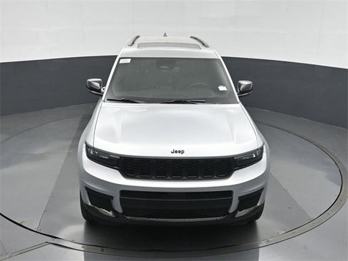 New 2025 Jeep Grand Cherokee L Altitude image 31