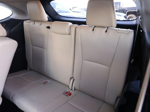 Used 2021 Toyota Highlander Platinum image 12