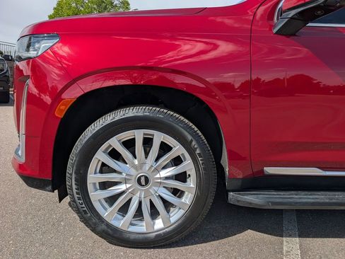 Certified 2022 Cadillac Escalade Luxury AWD/4WD image 9