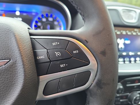 Used 2023 Chrysler 300 Touring w/ Sport Appearance Package image 17