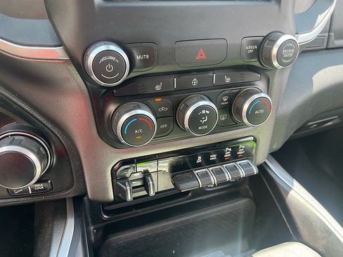 Used 2020 RAM 1500 Big Horn AWD/4WD image 14