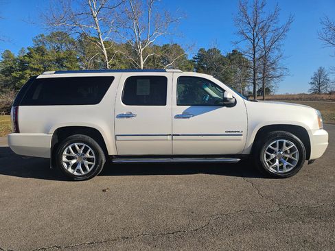 Used 2014 GMC Yukon XL Denali image 4