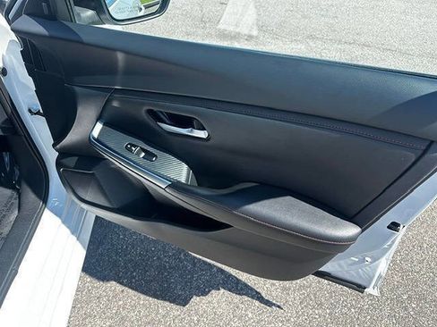 Used 2025 Nissan Sentra SR FWD image 17