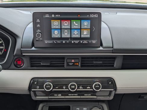 Used 2024 Honda Pilot Touring image 29