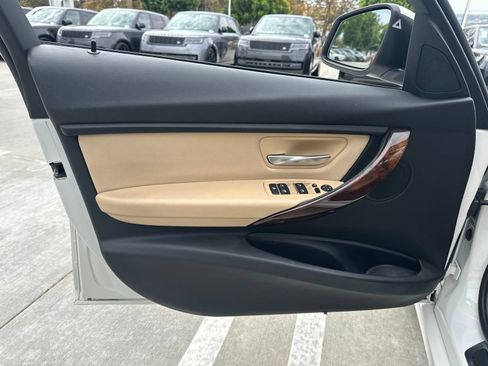 Used 2018 BMW 320i Sedan RWD image 12