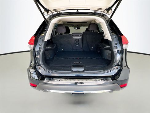 Used 2017 Nissan Rogue SV w/ SV Premium Package AWD/4WD image 26