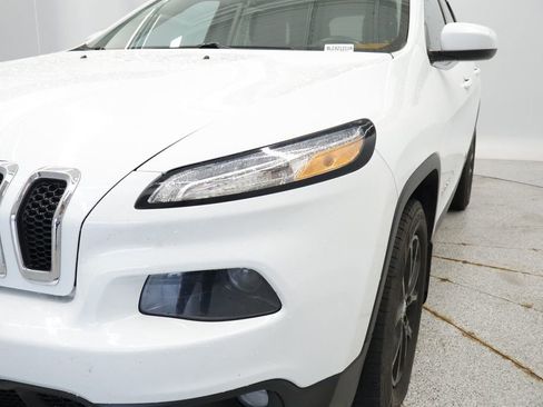 Used 2014 Jeep Cherokee Latitude w/ Cold Weather Group FWD image 13