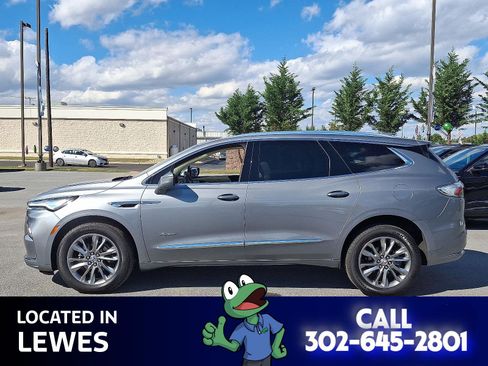 Used 2023 Buick Enclave Avenir w/ Avenir Technology Package image 12