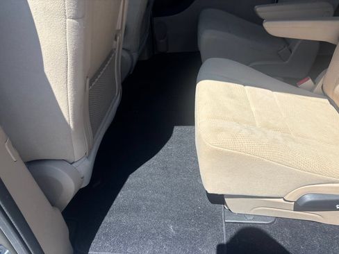 Used 2013 Dodge Grand Caravan SXT w/ UConnect Hands-Free Group FWD image 12