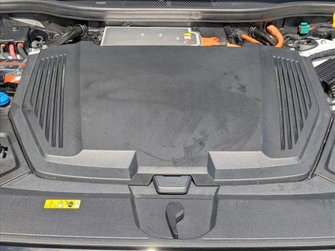 Used 2024 Audi Q8 e-tron Prestige image 24