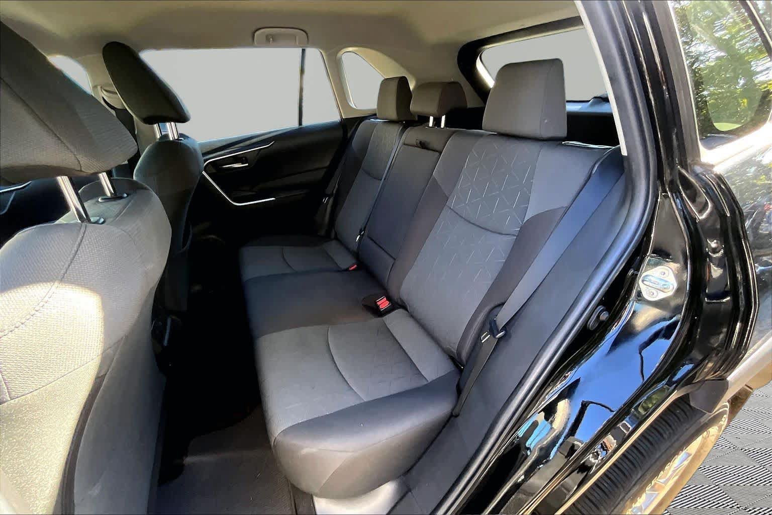 Certified 2022 Toyota RAV4 XLE FWD image 21