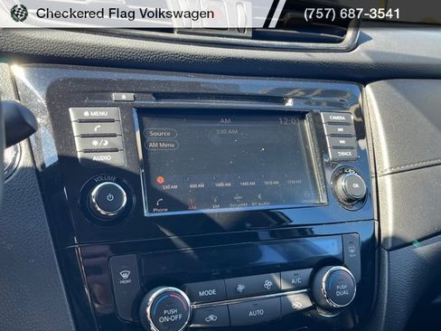 Used 2019 Nissan Rogue SV image 39