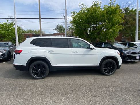 Used 2022 Volkswagen Atlas SE w/ Black Wheel Package AWD/4WD image 2