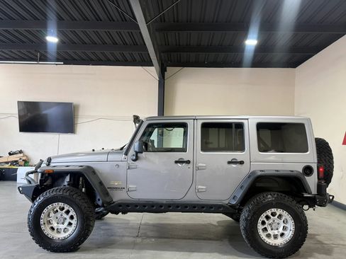 Used 2013 Jeep Wrangler Unlimited Sahara w/ Connectivity Group image 4