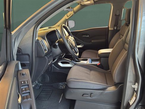 Used 2024 Nissan Frontier SV image 23