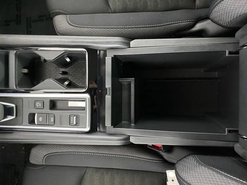 Used 2025 Nissan Pathfinder SV FWD image 28