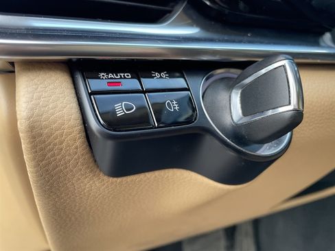 Used 2018 Porsche Panamera 4 image 32