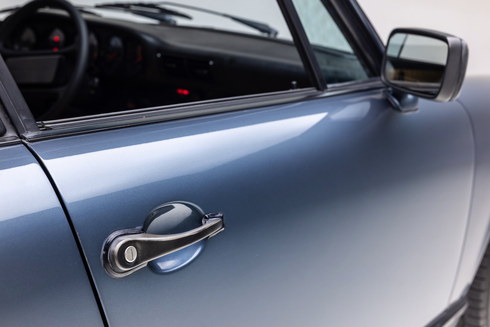 Used 1987 Porsche 911 Carrera RWD image 32