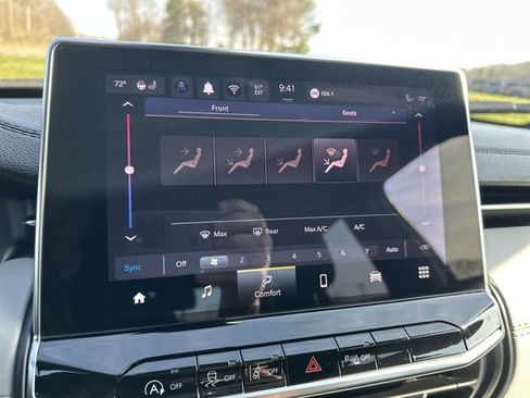 Used 2024 Jeep Compass Limited image 18