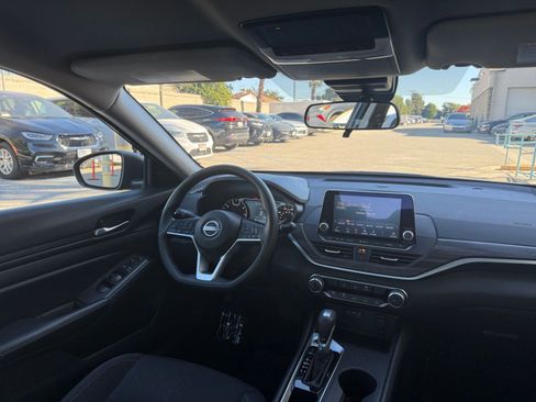 Used 2025 Nissan Altima 2.5 SV image 34