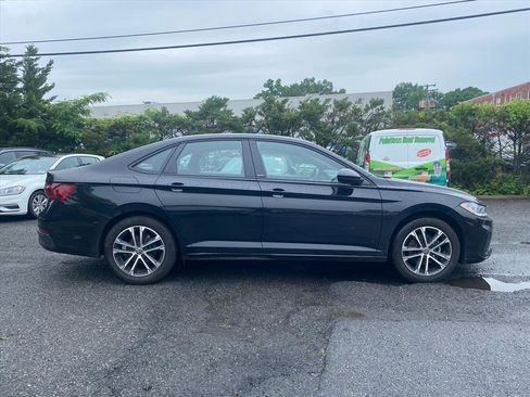 Used 2025 Volkswagen Jetta Sport FWD image 2