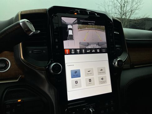 Used 2023 RAM 2500 Limited image 35