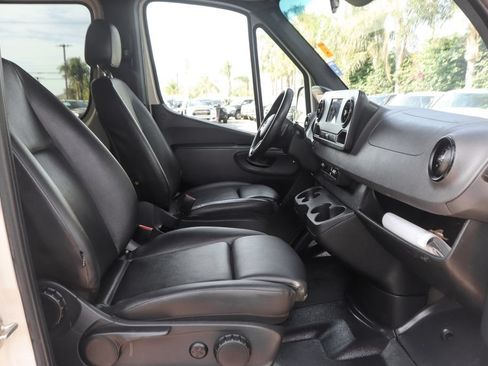 Used 2023 Mercedes-Benz Sprinter 2500 image 34
