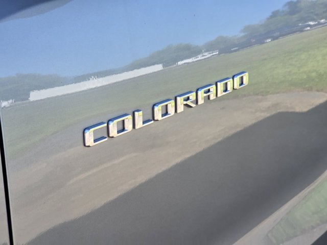 Used 2025 Chevrolet Colorado W/T w/ Advanced Trailering Package AWD/4WD image 4