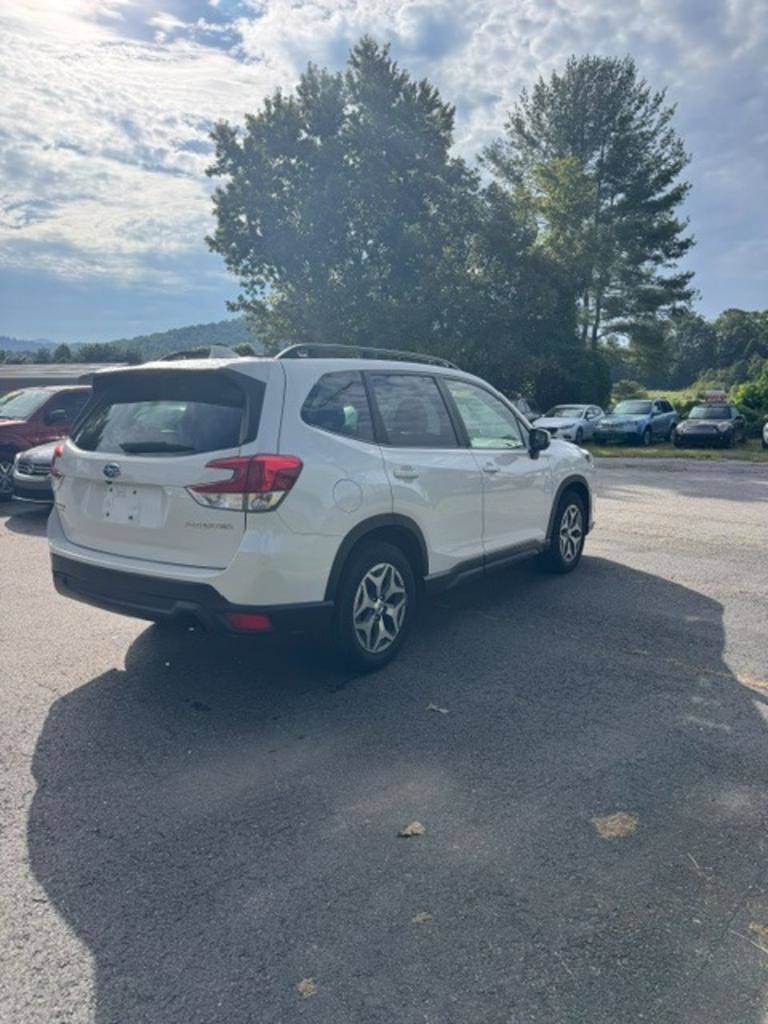 Used 2023 Subaru Forester Premium AWD/4WD image 4