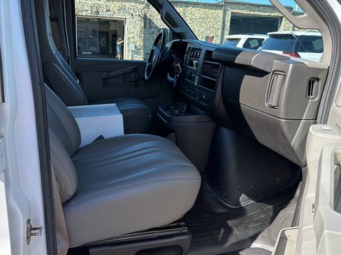 Used 2020 Chevrolet Express 3500 w/ Driver Convenience Package RWD image 10