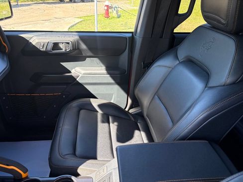 Used 2024 Ford Bronco Badlands w/ Sasquatch Package AWD/4WD image 16