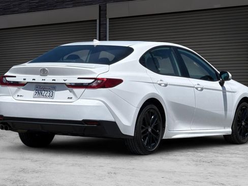Used 2025 Toyota Camry SE FWD image 4