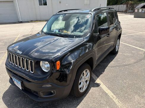 Used 2017 Jeep Renegade Latitude w/ Popular Equipment Group AWD/4WD image 3