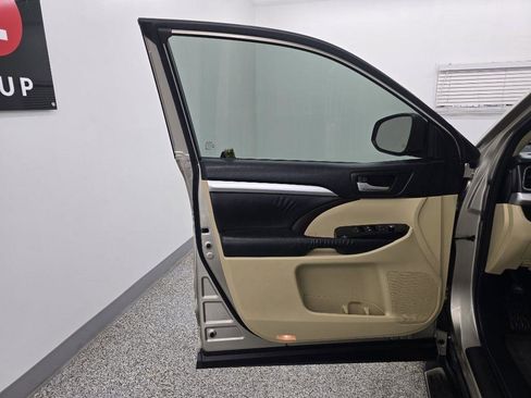 Used 2015 Toyota Highlander XLE FWD image 28