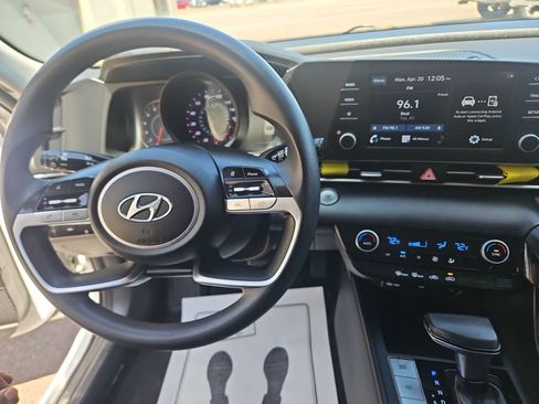 Used 2021 Hyundai Elantra SEL FWD image 13