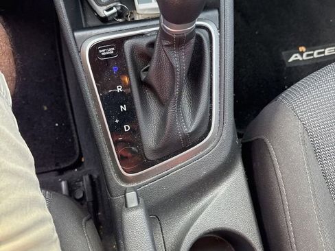 Used 2022 Hyundai Accent SE image 25