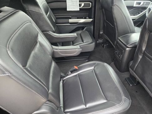 Used 2023 Ford Explorer XLT w/ Equipment Group 202A image 9
