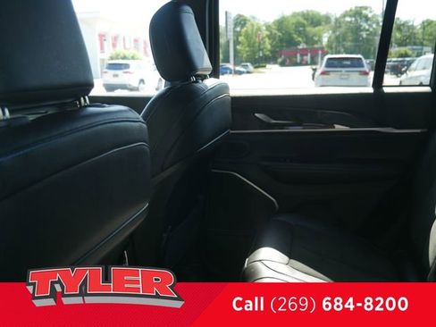 Used 2022 Jeep Grand Cherokee Trailhawk AWD/4WD image 43