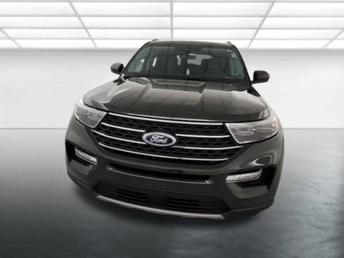 Used 2023 Ford Explorer XLT w/ Equipment Group 202A AWD/4WD image 2