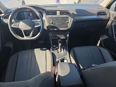 Certified 2022 Volkswagen Tiguan SE w/ Panoramic Sunroof Package image 9